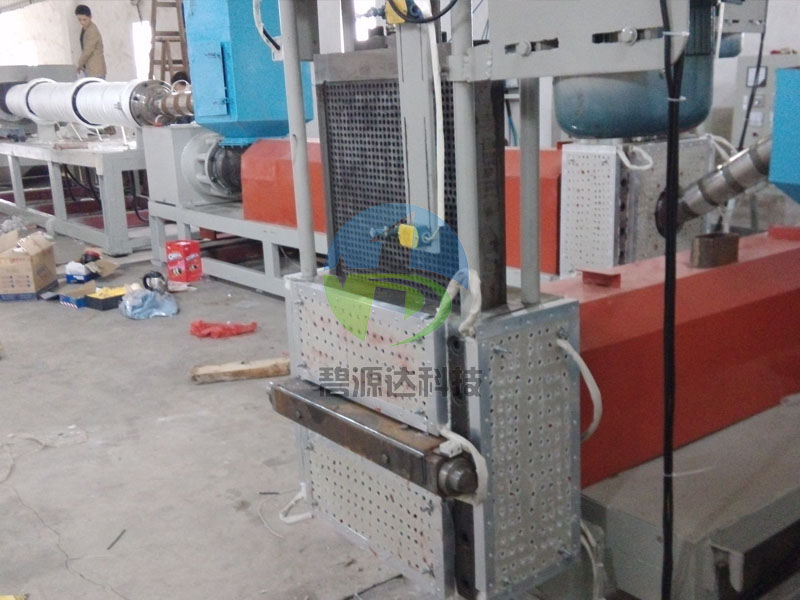 揭陽揭東縣大型造粒機(jī)電磁加熱器改造現(xiàn)場